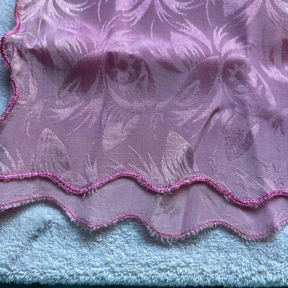 40x15 Pink Table Runner Floral Jacquard Scalloped Edge Romantic